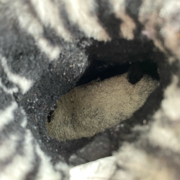 Uggs Fluff Mini Zebra Ugg Winter Boot in black and white size 12 - Picture 8 of 12